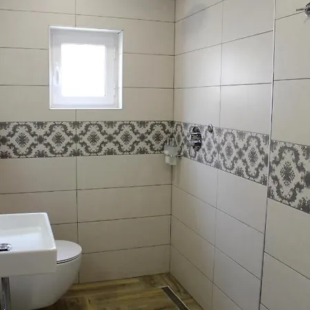 2v1 - Myslym Shyri Apartament