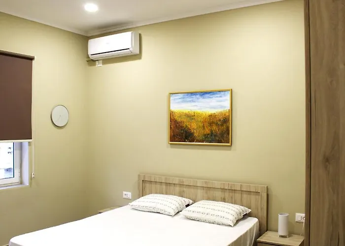 2v1 - Myslym Shyri Apartament