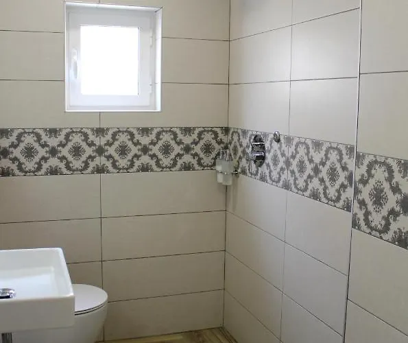 2v1 - Myslym Shyri Apartament